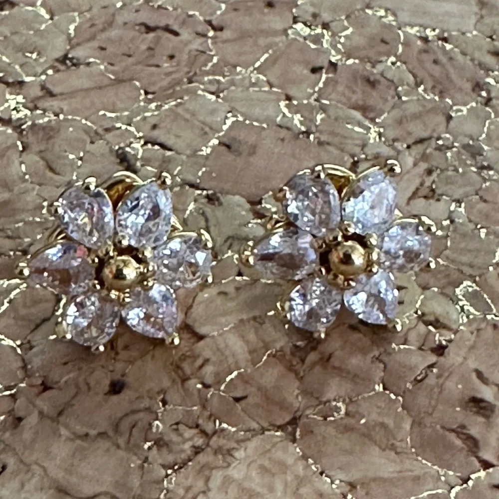 NWOT flower 🌸 CZ Kate Spade ♠️ Earrings